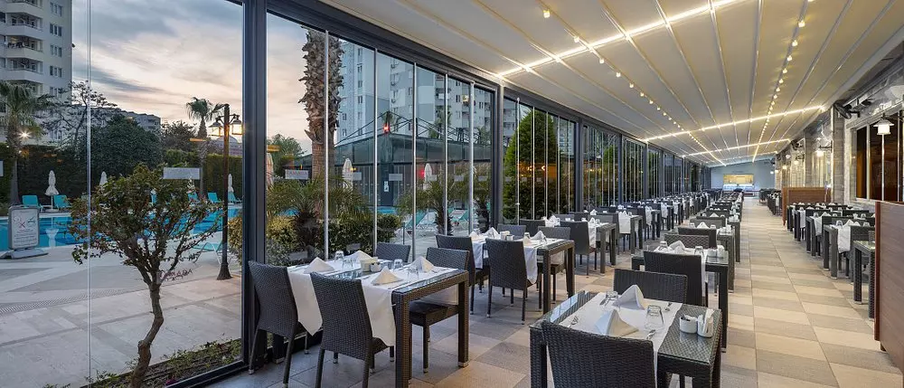 رستوران Ramada Resort Lara